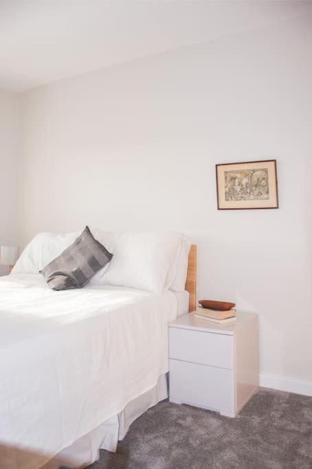 2 Bed 2 Bath Apartment With Canal View Δουβλίνο Εξωτερικό φωτογραφία